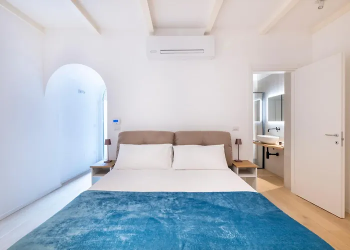 Aldrovandi Luxury Suites And Apartment